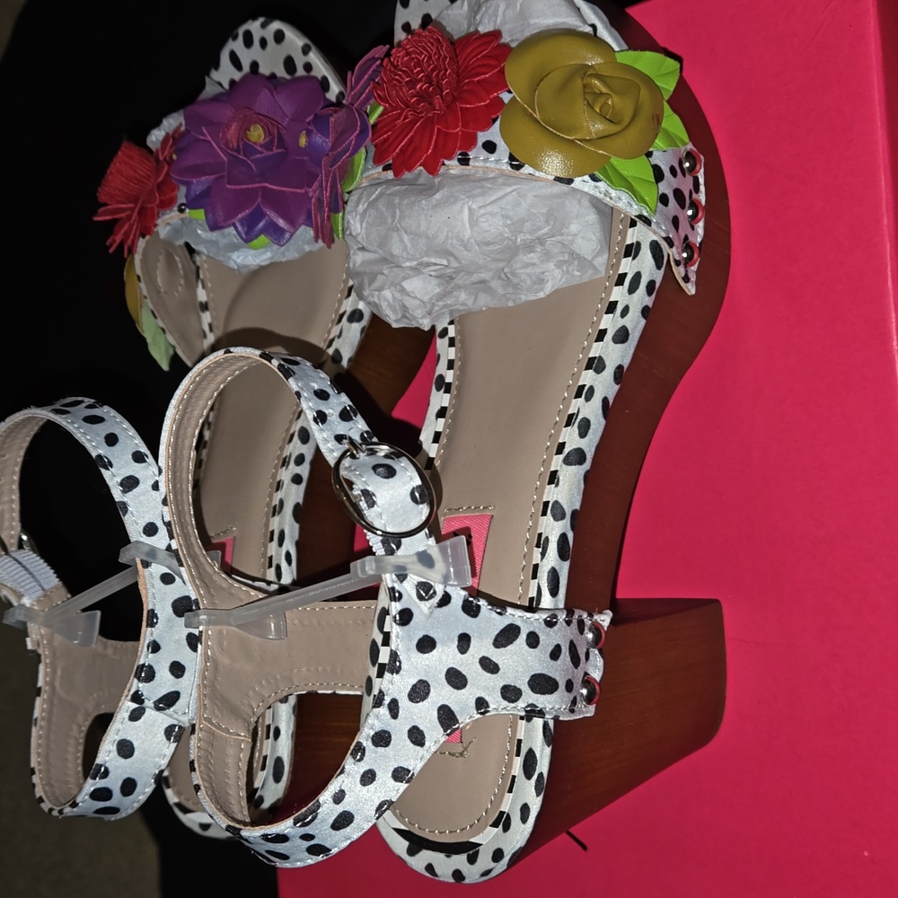 Rosee Betsey Johnson shoes - Picture 2 of 6